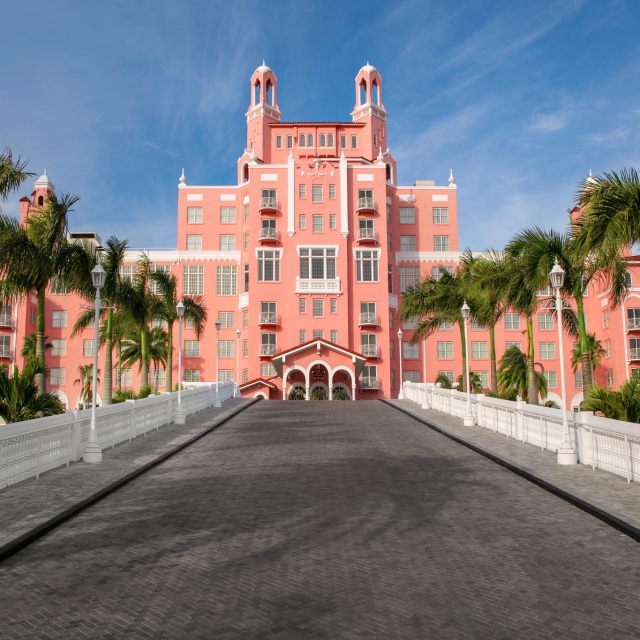 driveway to the entrance of the hotel